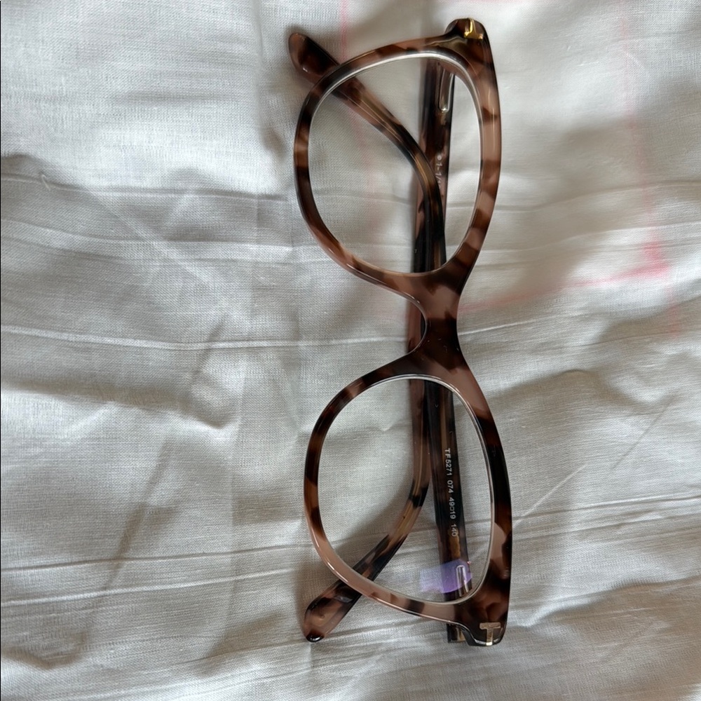 Women’s pre owned glasses by Tom Ford model TF5271 cat eye